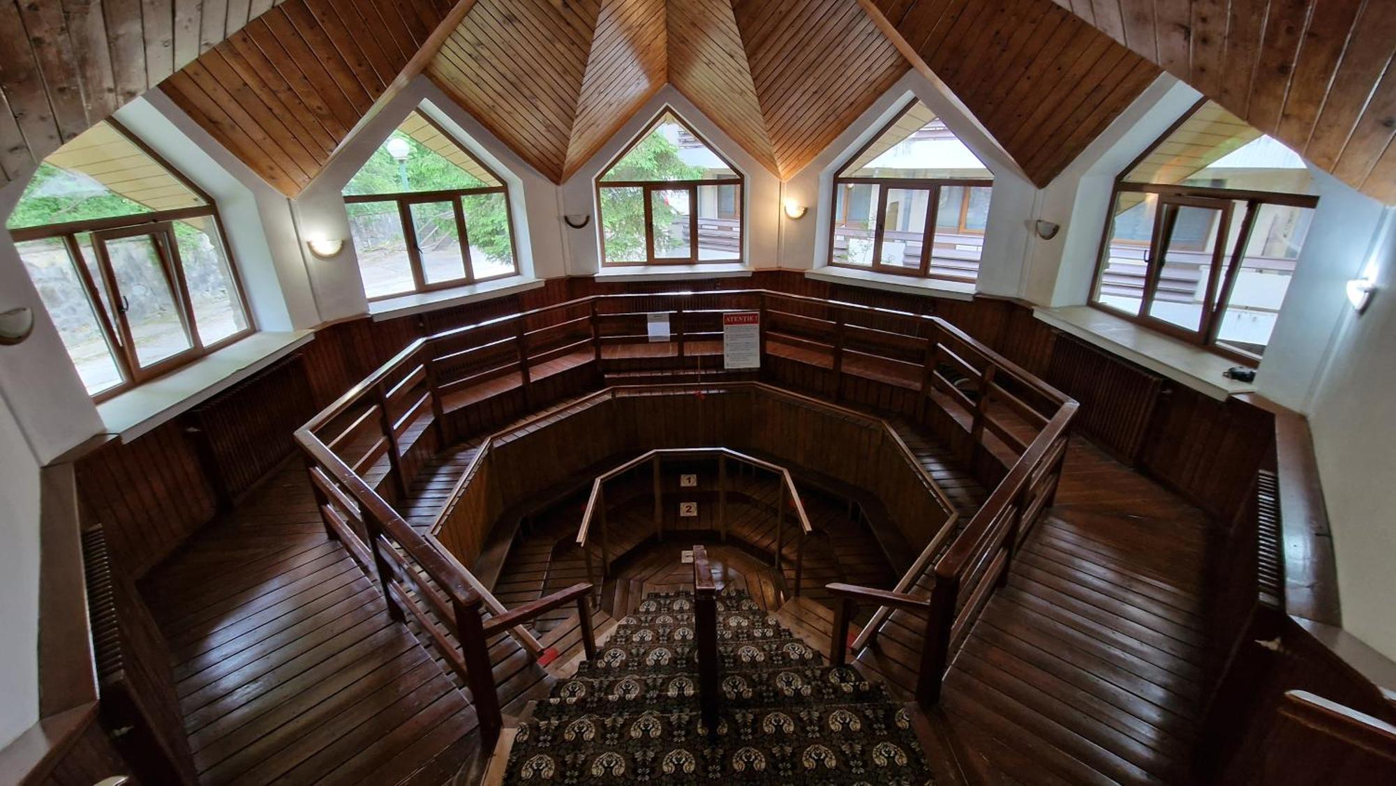 Hotel Bradul - โควาสนา ภายนอก รูปภาพ